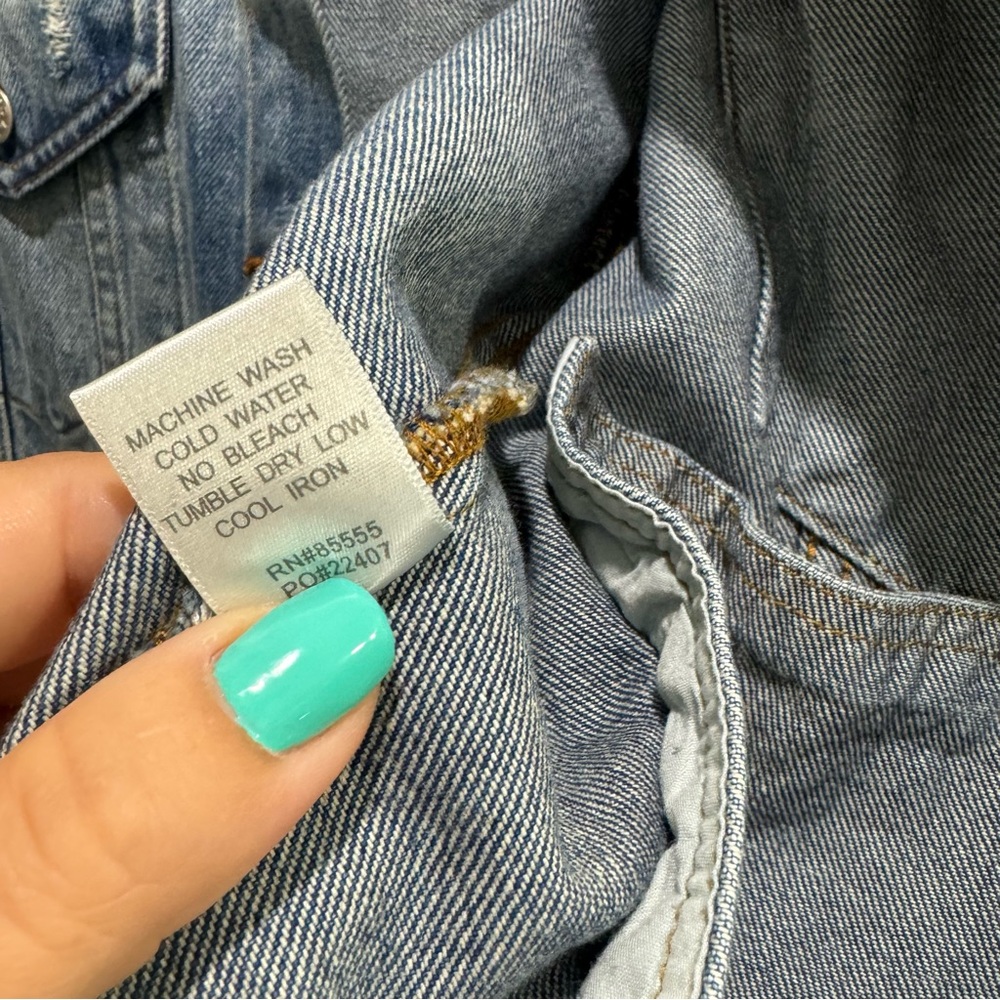 Daze Denim The Main Squeeze Crop Jacket in Throwdown Distressed Large - Picture 9 of 12